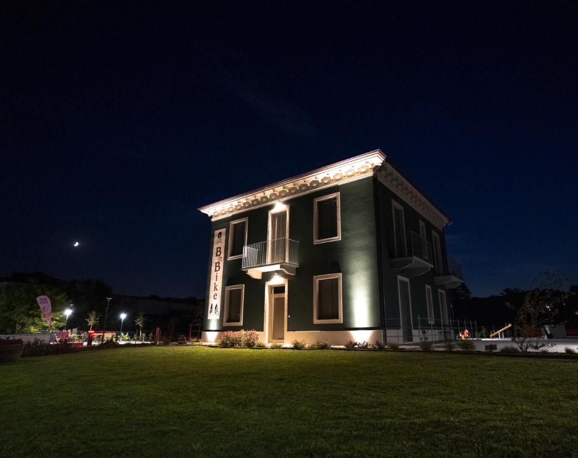 B & Bike Di Ristorante Italia Mombello Monferrato エクステリア 写真